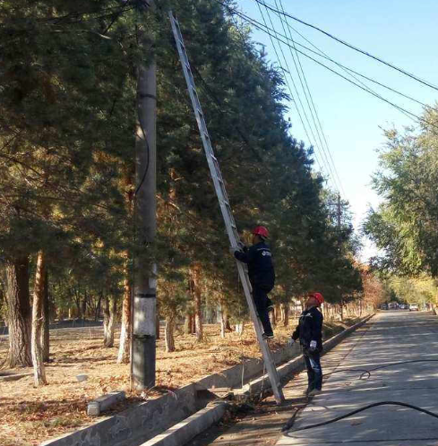为了找到延迟最低的VPN节点，可以按照以下步骤进行分析和选择